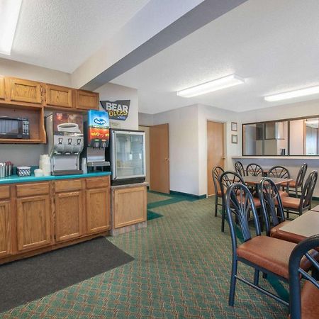 Travelodge By Wyndham Spearfish Exterior photo