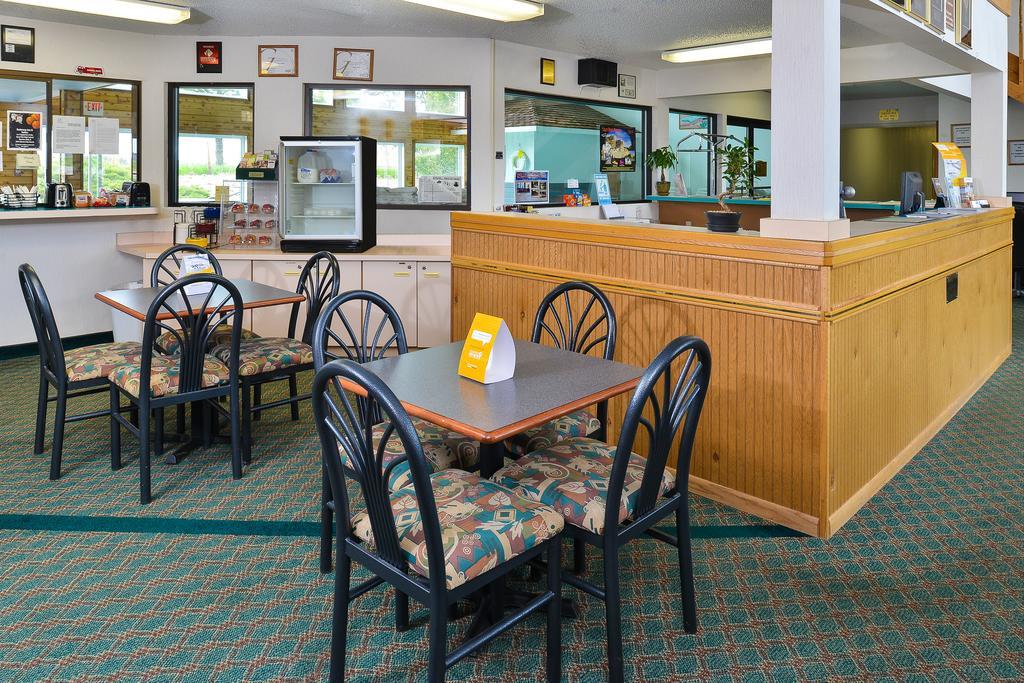 Travelodge By Wyndham Spearfish Exterior photo
