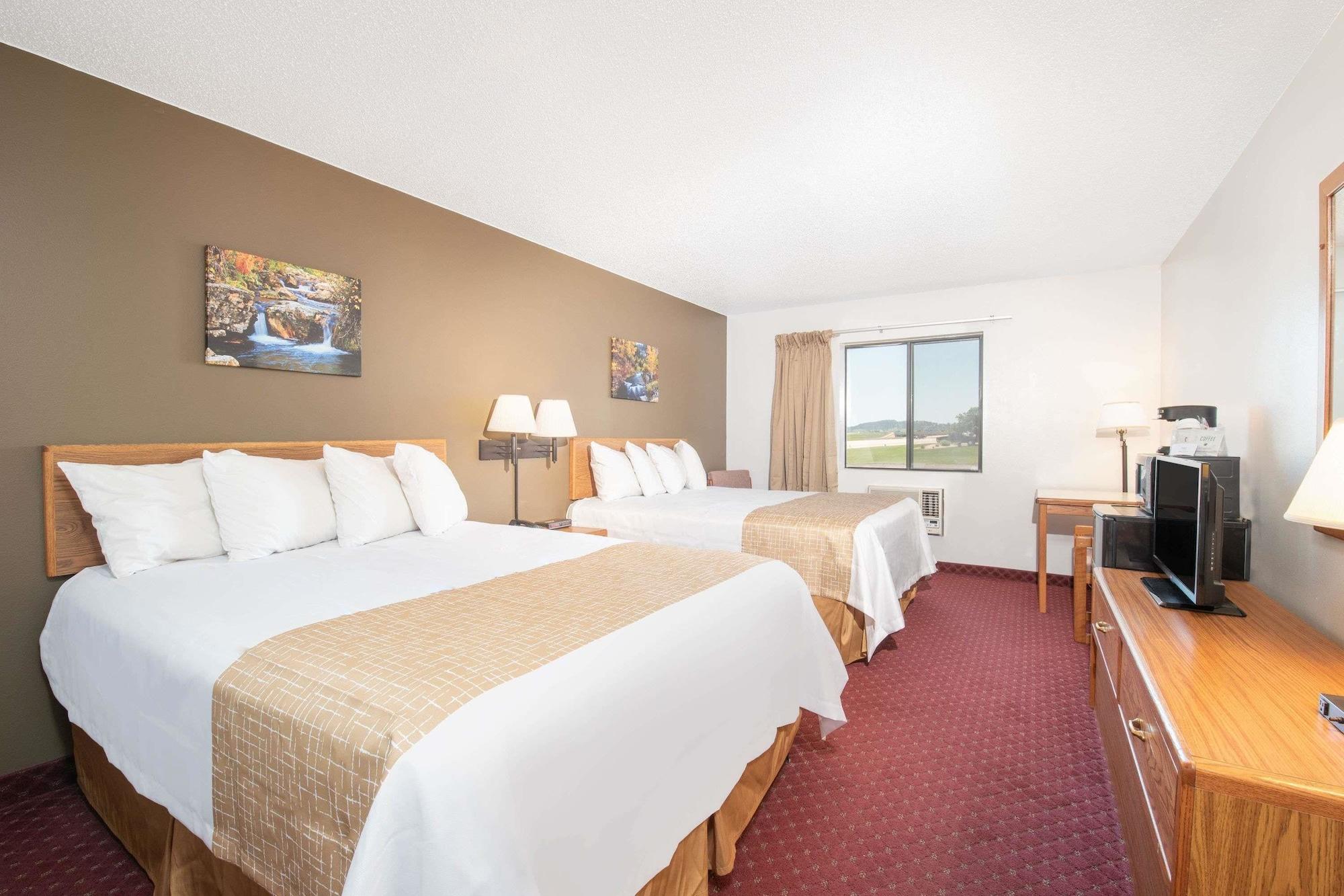 Travelodge By Wyndham Spearfish Exterior photo
