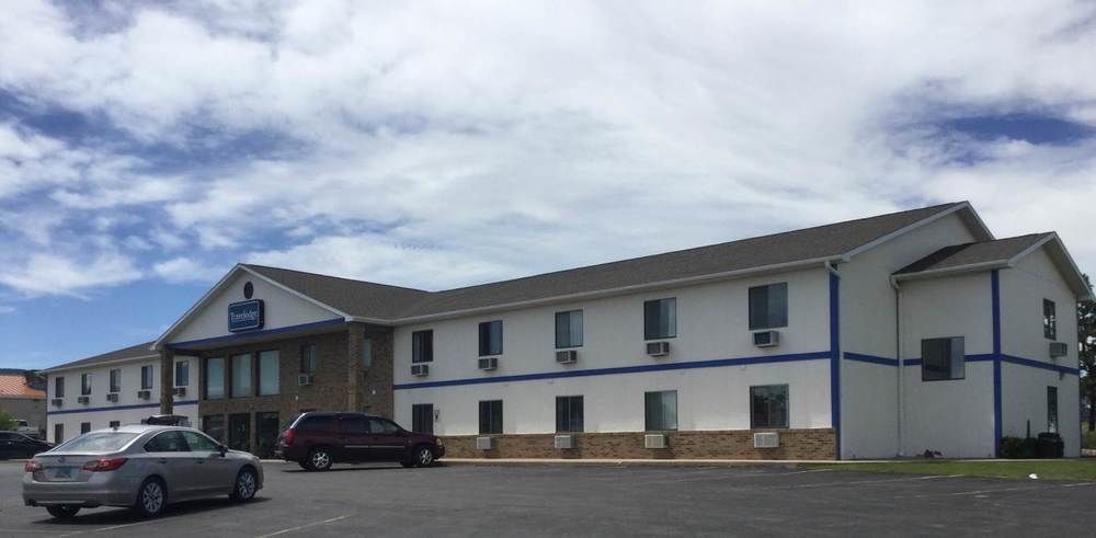 Travelodge By Wyndham Spearfish Exterior photo