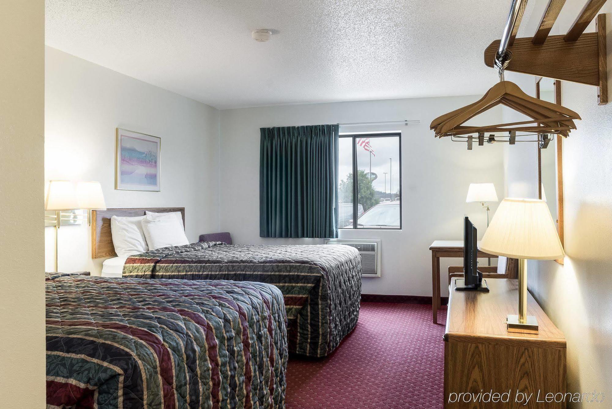 Travelodge By Wyndham Spearfish Exterior photo