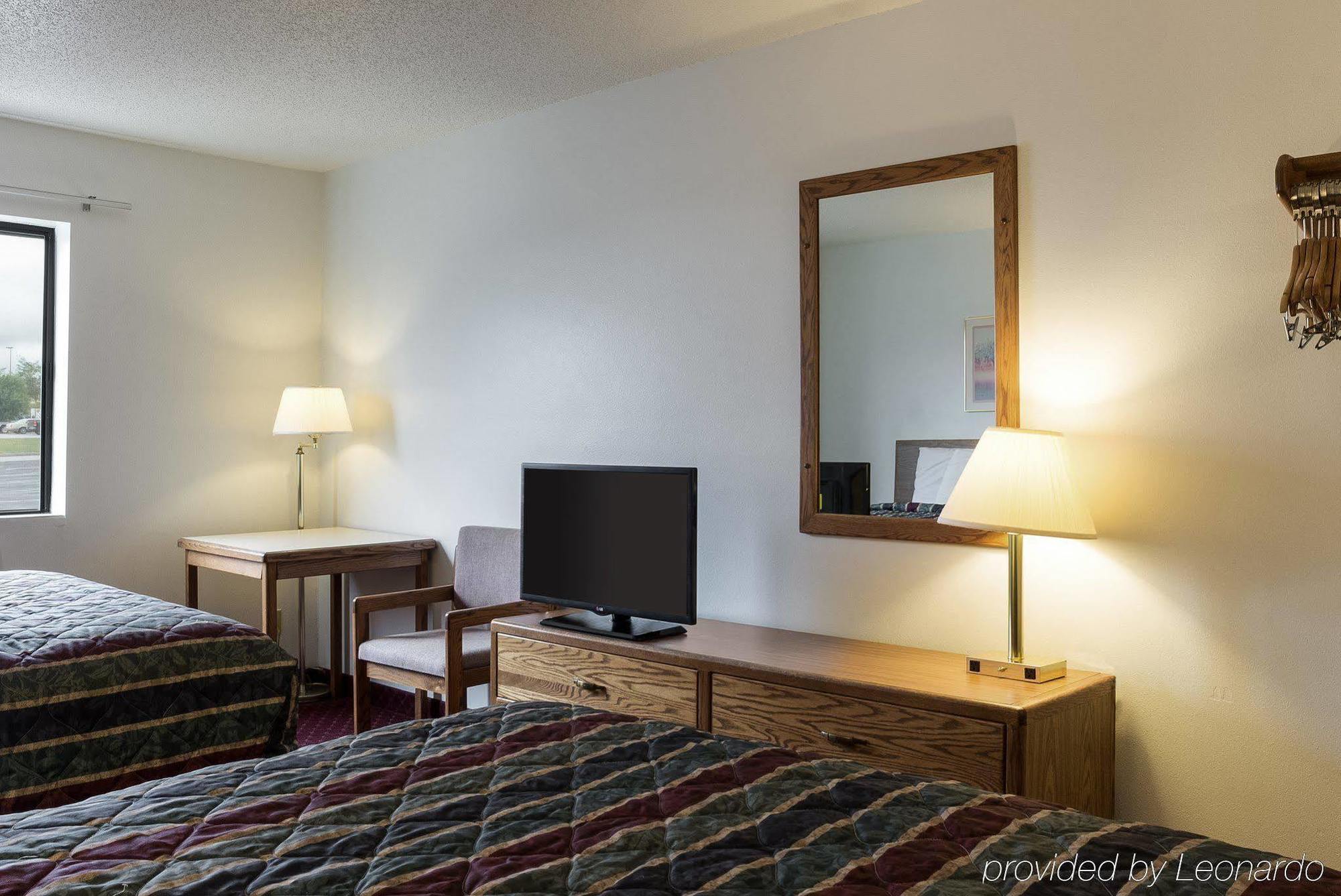 Travelodge By Wyndham Spearfish Exterior photo