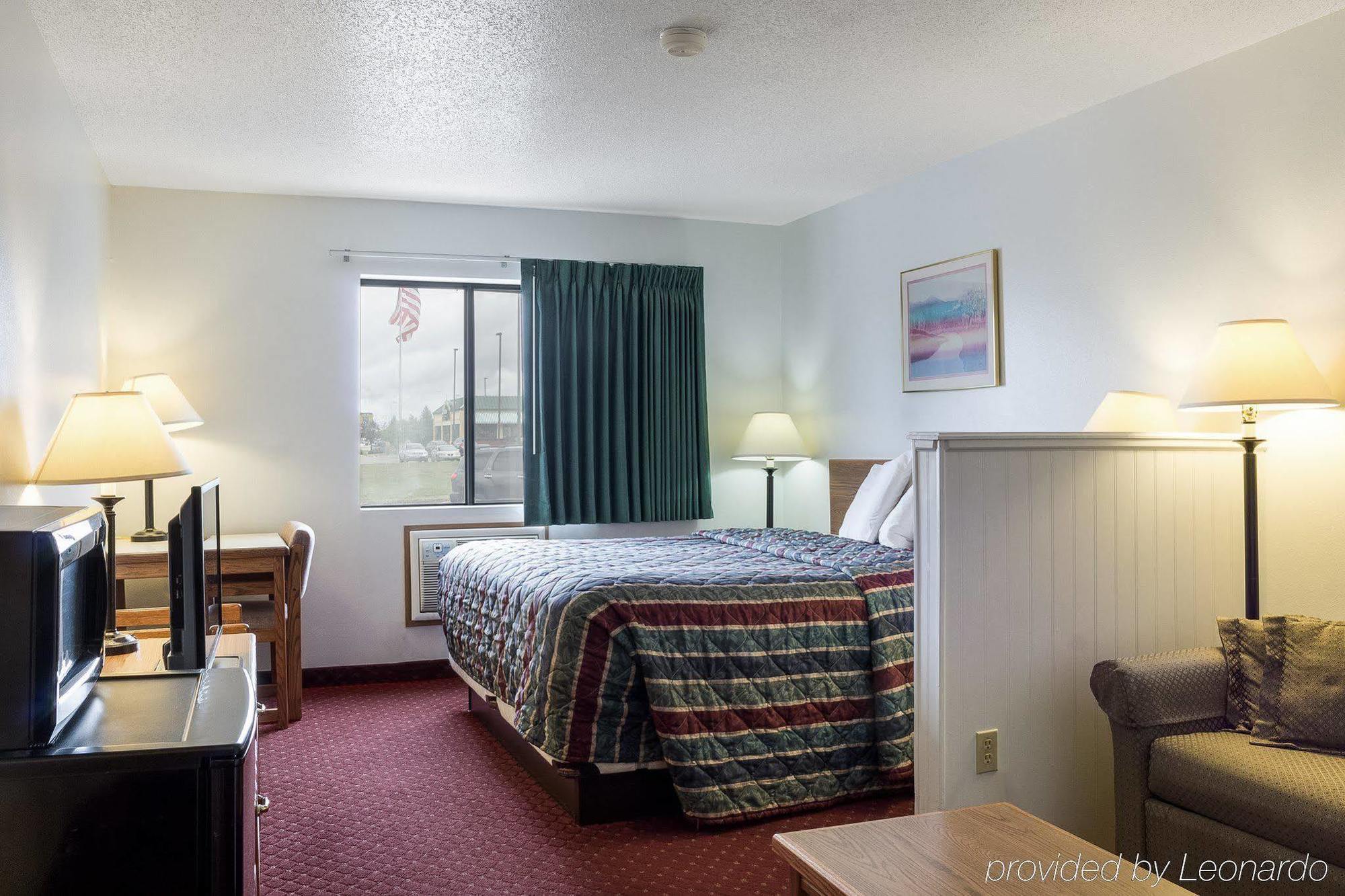 Travelodge By Wyndham Spearfish Exterior photo