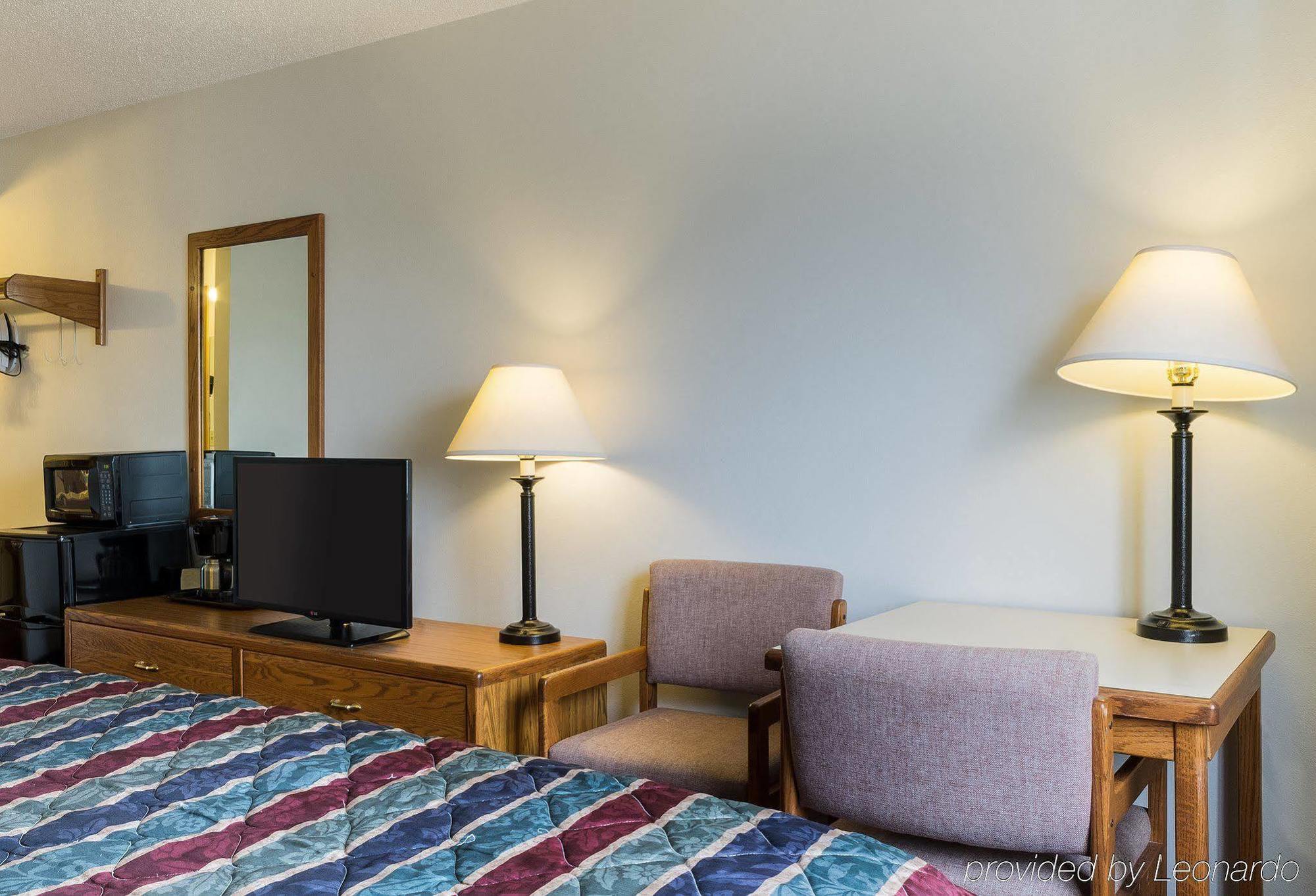 Travelodge By Wyndham Spearfish Exterior photo