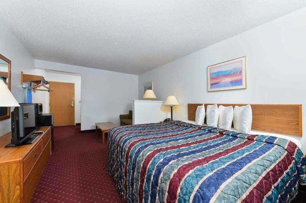 Travelodge By Wyndham Spearfish Exterior photo