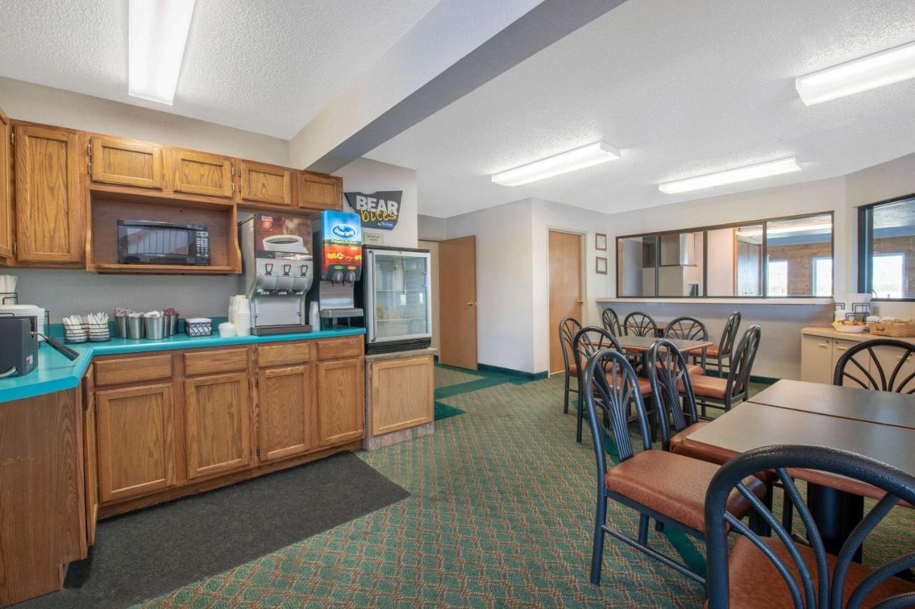 Travelodge By Wyndham Spearfish Exterior photo
